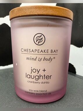 Chesapeake Bay “joy + laughter” Cranberry Dahlia Candle with Wooden Lid